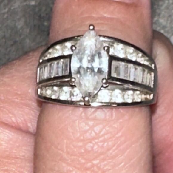 Sterling 925 Silver Cubic Zirconia Marquis Ring Size 8 Baguettes - Picture 3 of 10